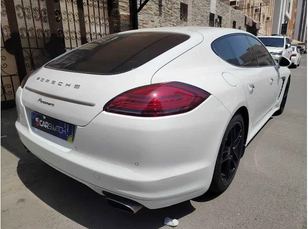 Car image 5