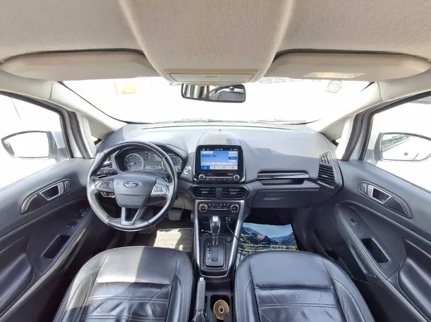 Car image 18
