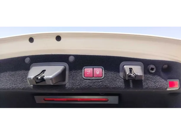 Car image 30