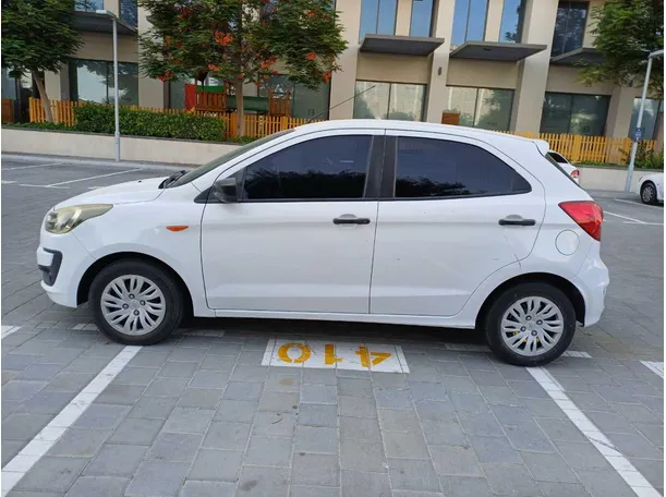 Car image 8
