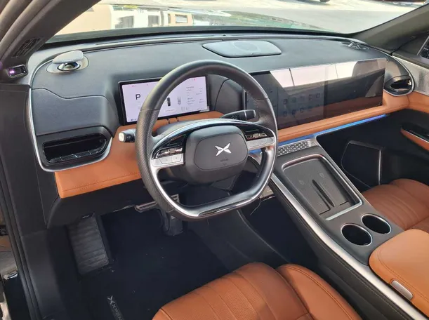 Car image 11