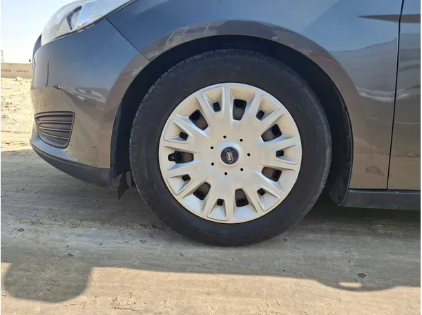 Car image 9