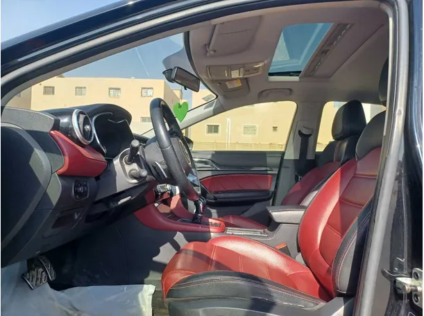 Car image 12