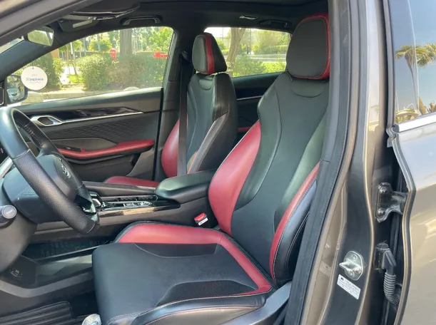 Car image 13