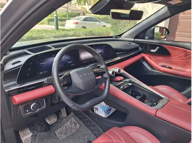 Car image 11