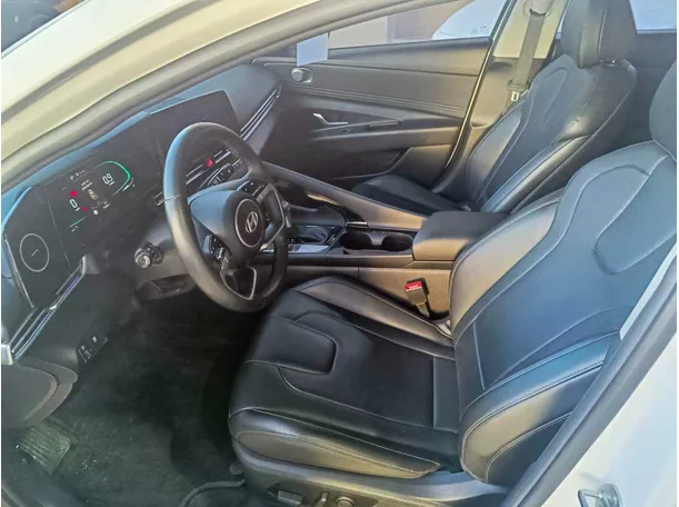 Car image 13