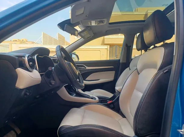 Car image 12