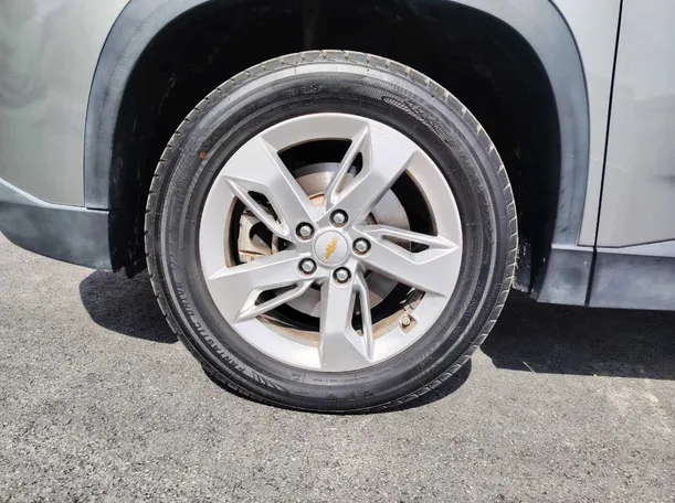 Car image 10