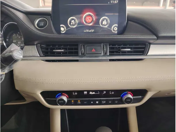 Car image 18