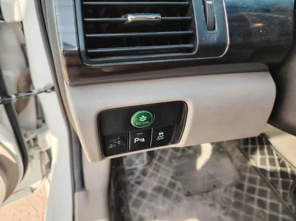 Car image 34