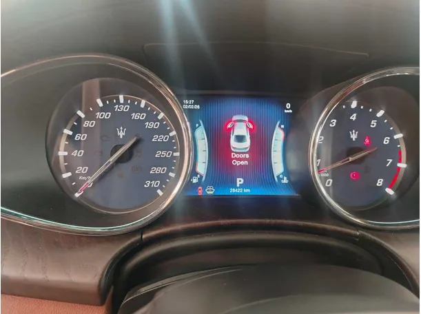 Car image 26