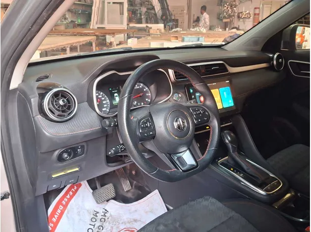 Car image 11