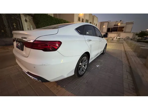 Car image 5