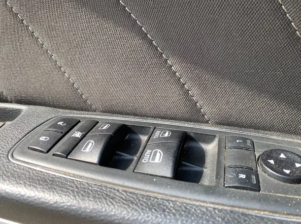 Car image 24