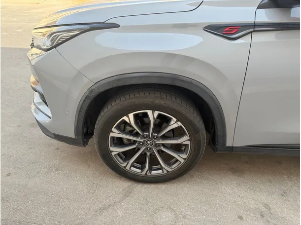 Car image 8