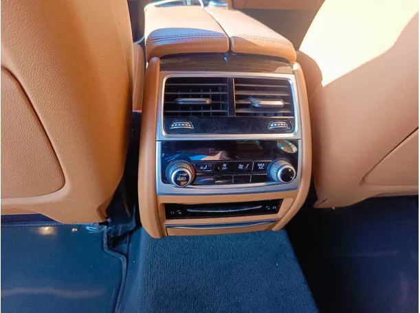 Car image 29