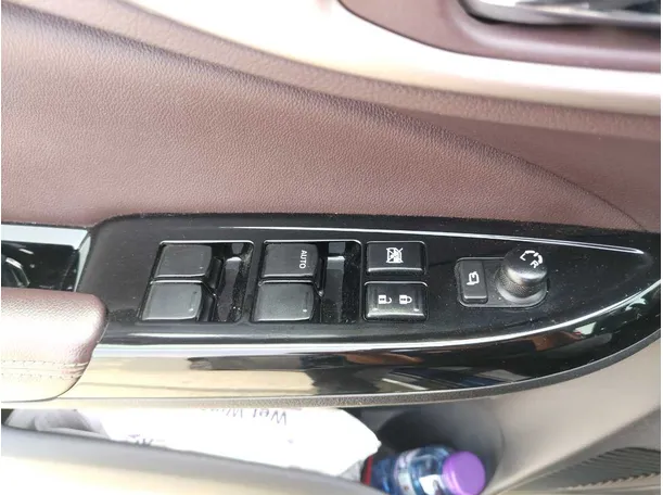 Car image 35