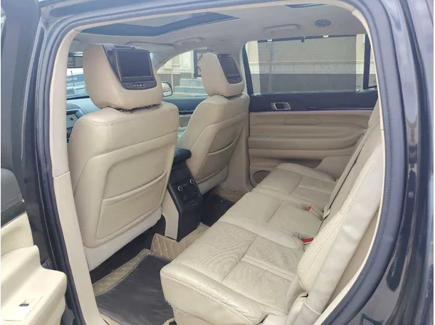Car image 14