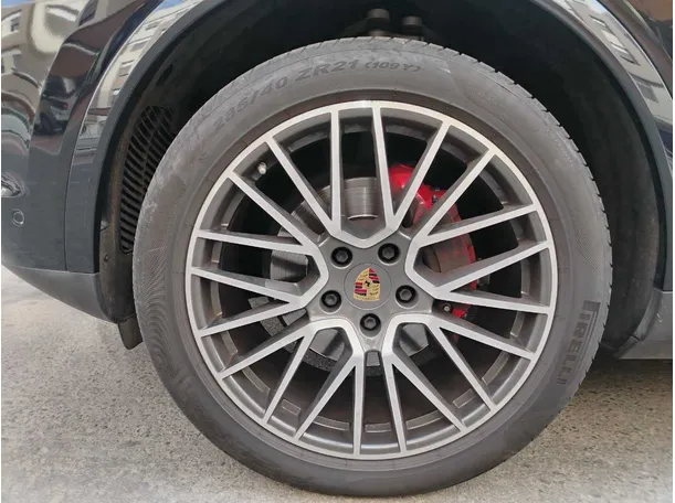 Car image 10