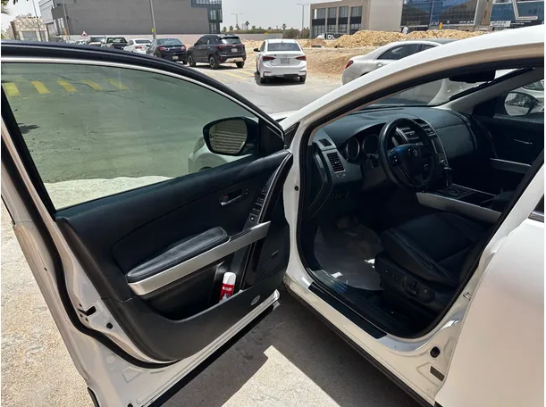 Car image 11