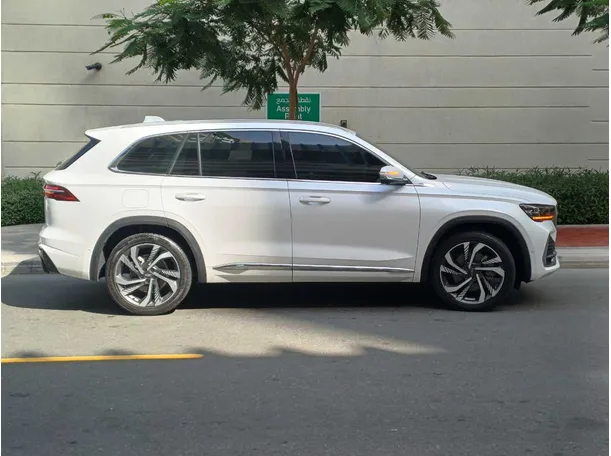 Car image 8