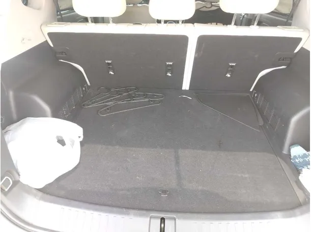 Car image 32