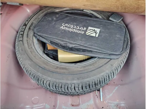 Car image 27