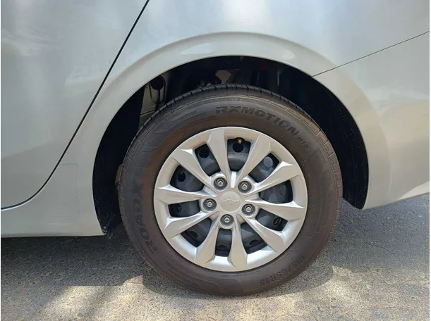 Car image 9