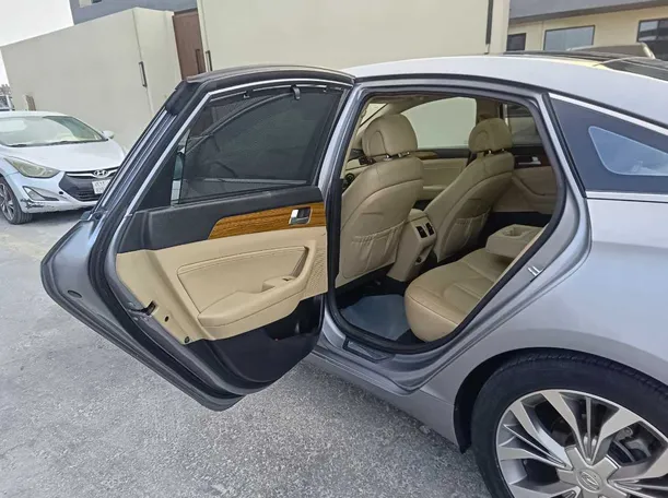 Car image 17