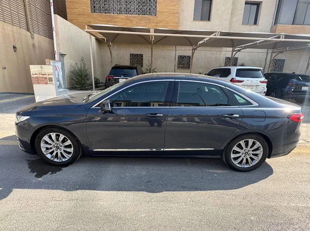 Car image 8