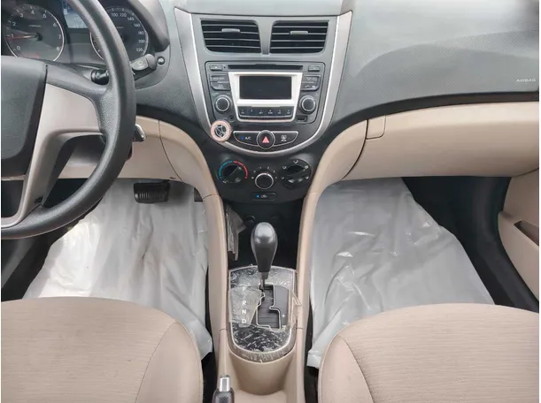 Car image 18