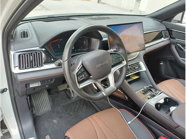 Car image 11