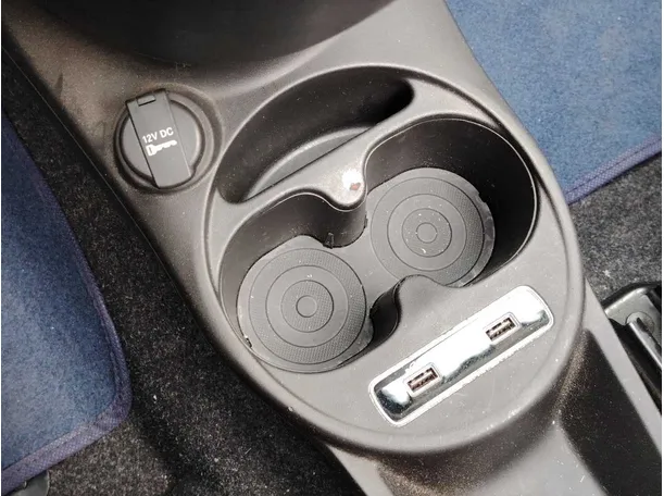 Car image 27