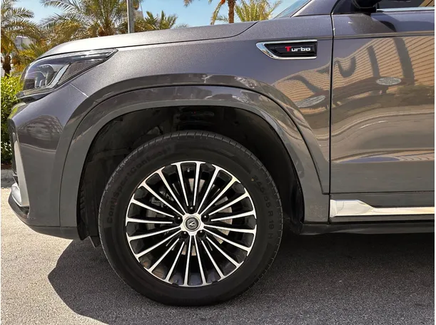 Car image 9