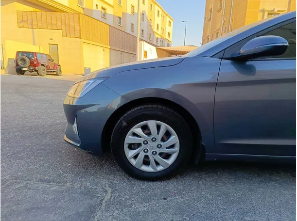 Car image 9