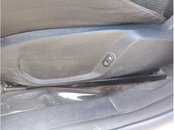 Car image 27