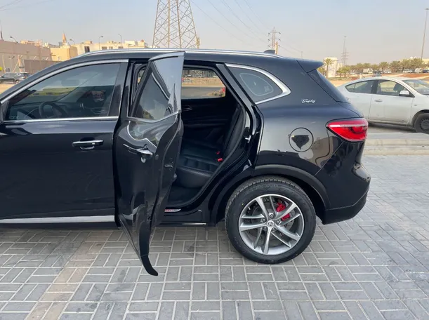 Car image 14