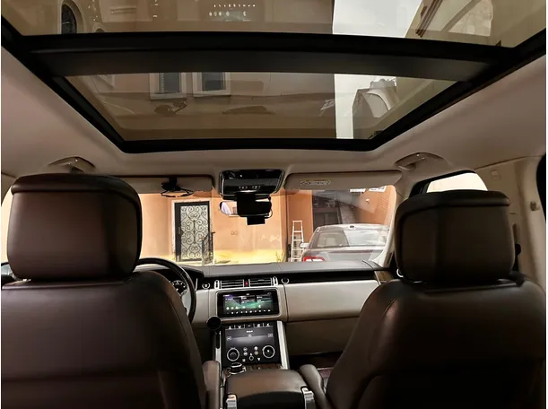Car image 19