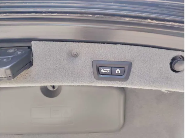 Car image 32