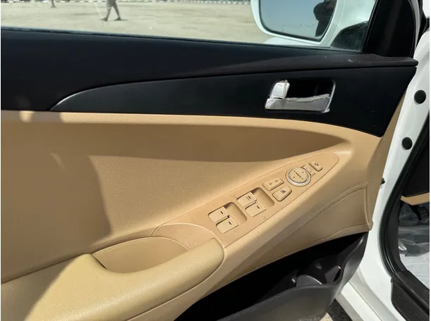 Car image 23