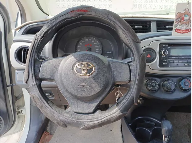 Car image 17
