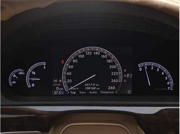 Car image 30