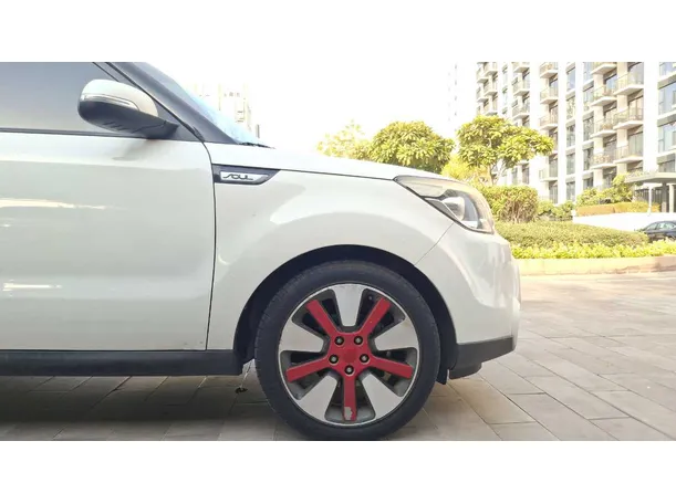 Car image 9