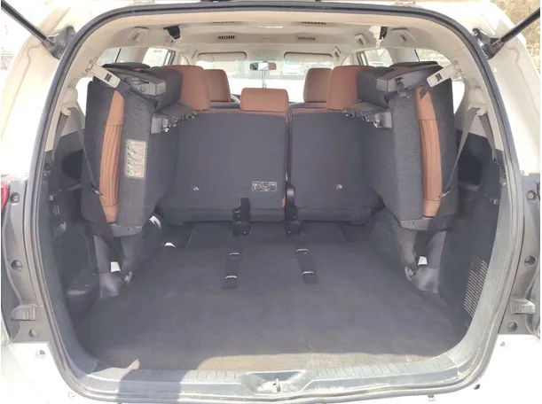 Car image 24