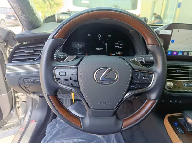 Car image 30