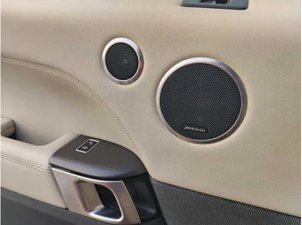 Car image 27