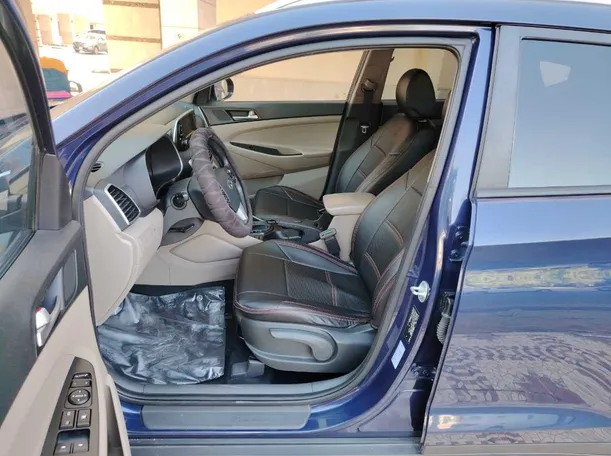 Car image 13