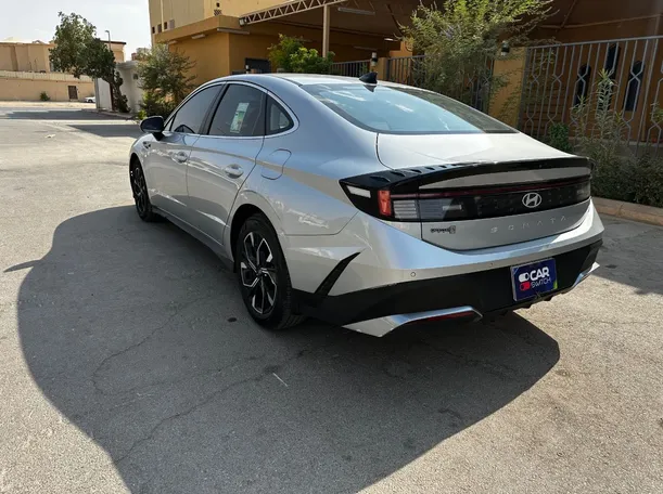 Car image 7