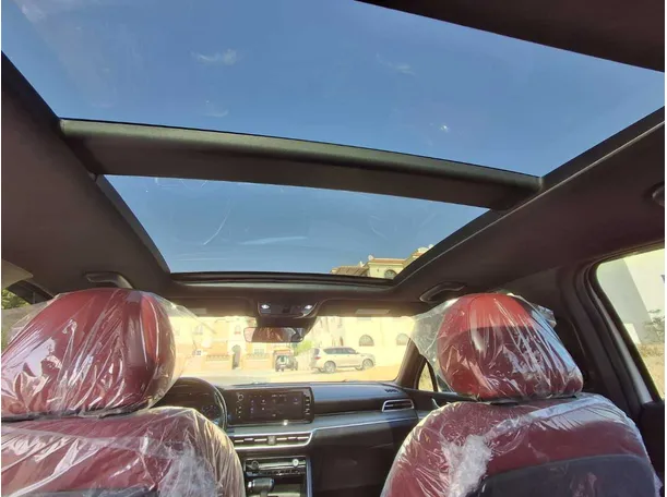 Car image 19