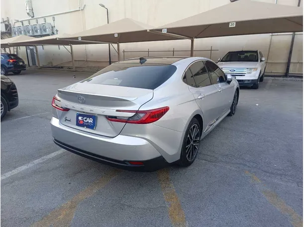 Car image 5